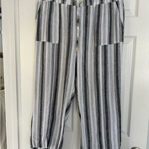 Ellen Tracy Black and White Striped Cargo Pants